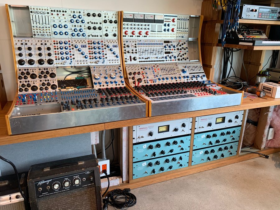 Modular synthesizers above built-in outboard racks