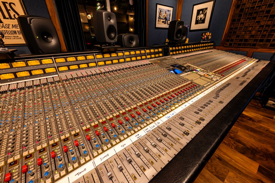 The console, full width