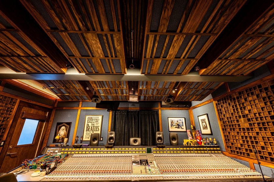 Console, slatted ceiling and wall treatment